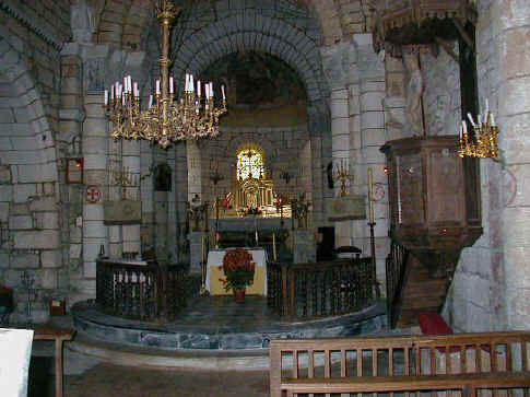 eglise-interieur.jpg (62765 octets)